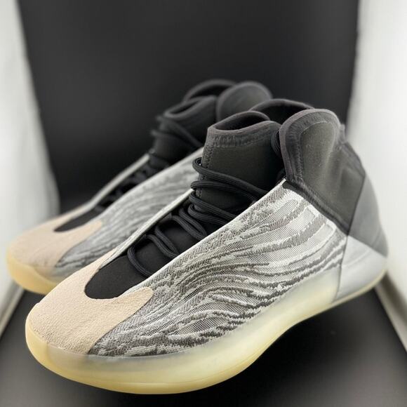 adidas Yeezy QNTM (Lifestyle Model)